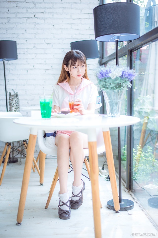 战斗开始的很突兀，结束的也很快，曹操身边最擅守的虎卫营战士，在夜鹰卫面前，甚至连结阵的机会都没有，上百名护卫就这么被五十个夜鹰卫无损击杀，如果算上之前被杀的四百名曹刘各自派来守护王印的战士，就这么半天的功夫，五十名夜鹰卫已经杀了五百敌人。